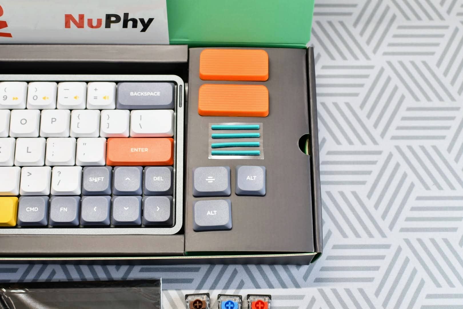 NuPhy Air 60レビュー。ラップトップパソコンの上でも使える省スペースキーボードの決定版! 28 Nuphy Air60 BOX