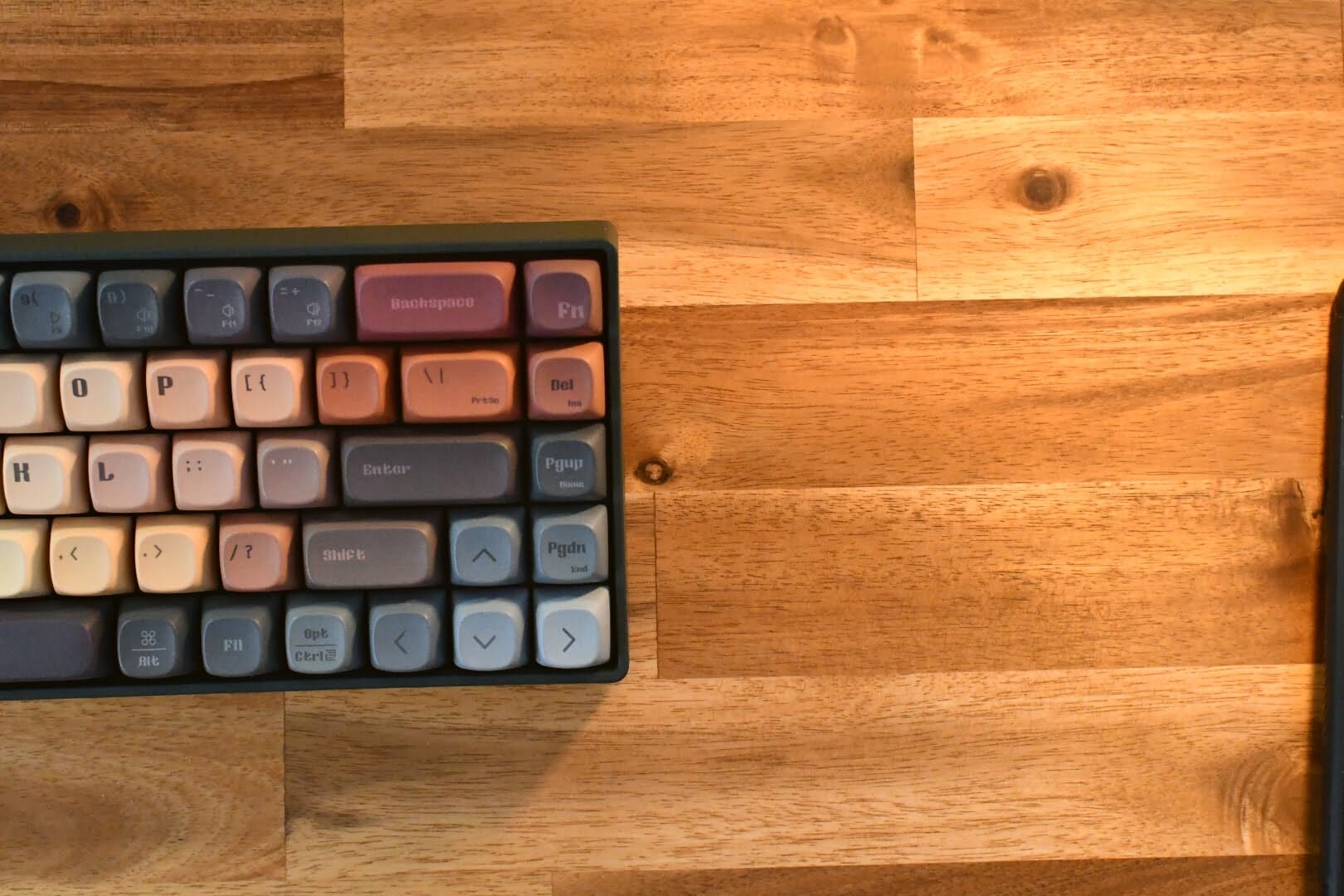 Lofree Touch Review｜Mechanical keyboard with beautiful curves on