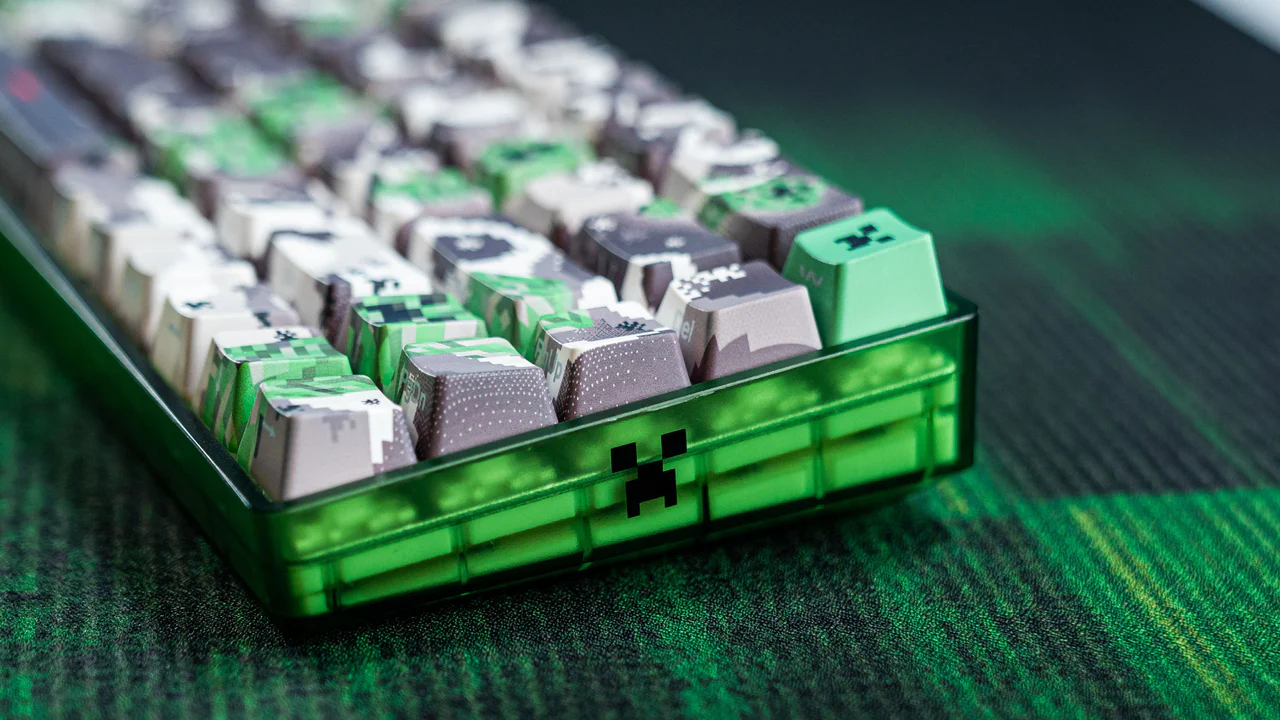 Minecraft-motif mechanical keyboard now available 8 minecraft 3