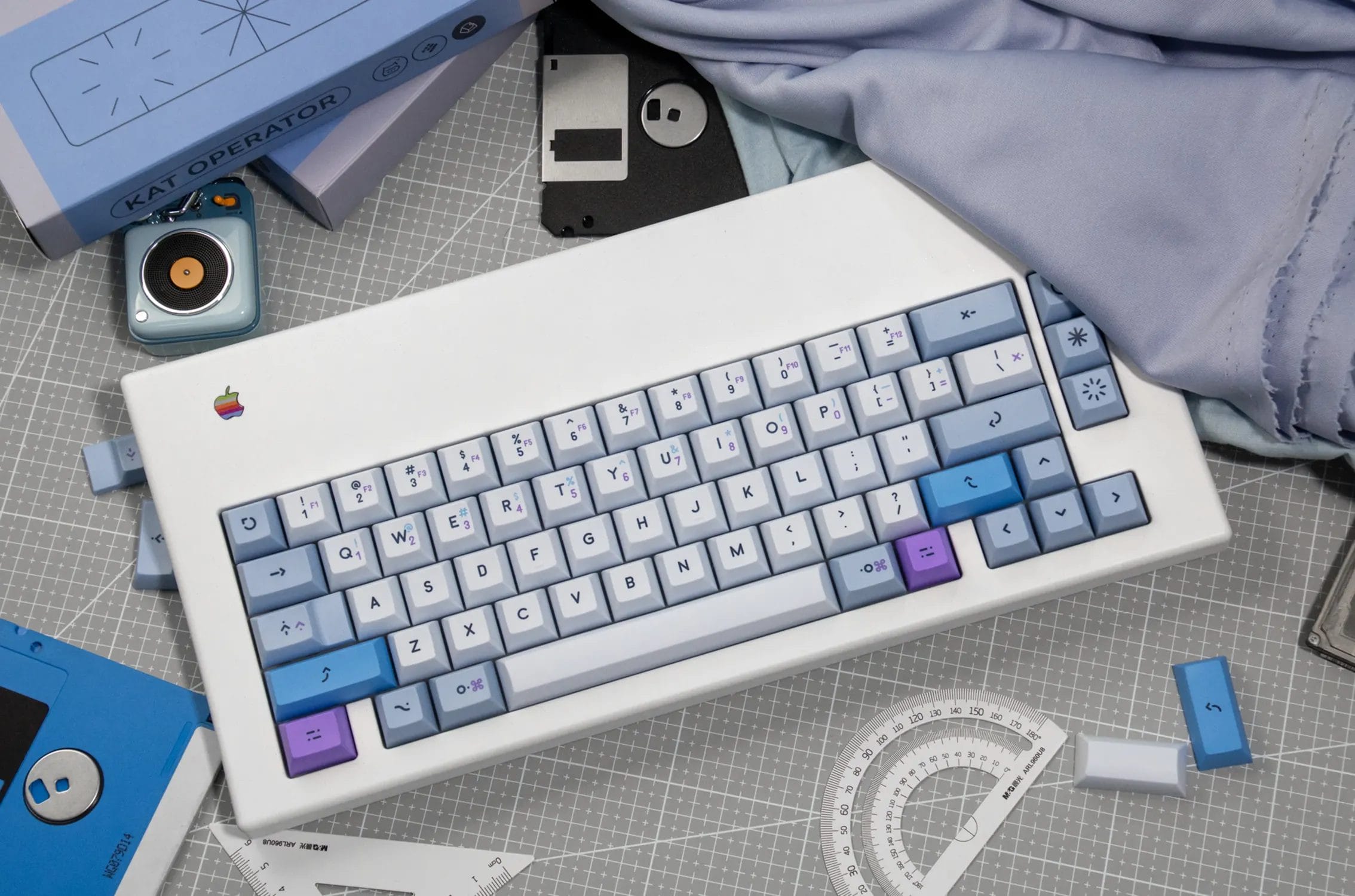 金属製キーキャップ「Awekeys Fullmetal Keycaps」とセラミックス製 