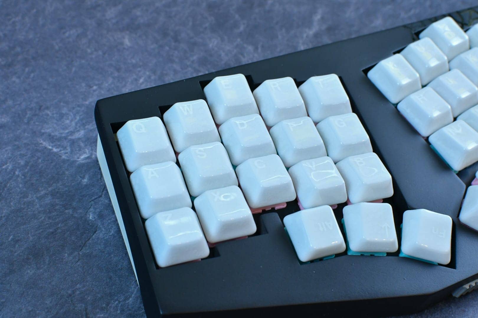 CerakeyのWhite CrazedとBlue Crazedキーキャップの刻印ありバージョンが再入荷|1週間限定で20%オフ 10 DSC 0886