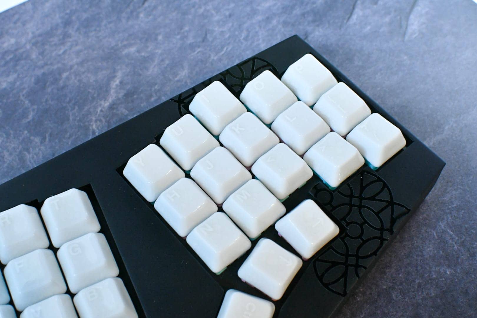 CerakeyのWhite CrazedとBlue Crazedキーキャップの刻印ありバージョンが再入荷|1週間限定で20%オフ 15 DSC 0891