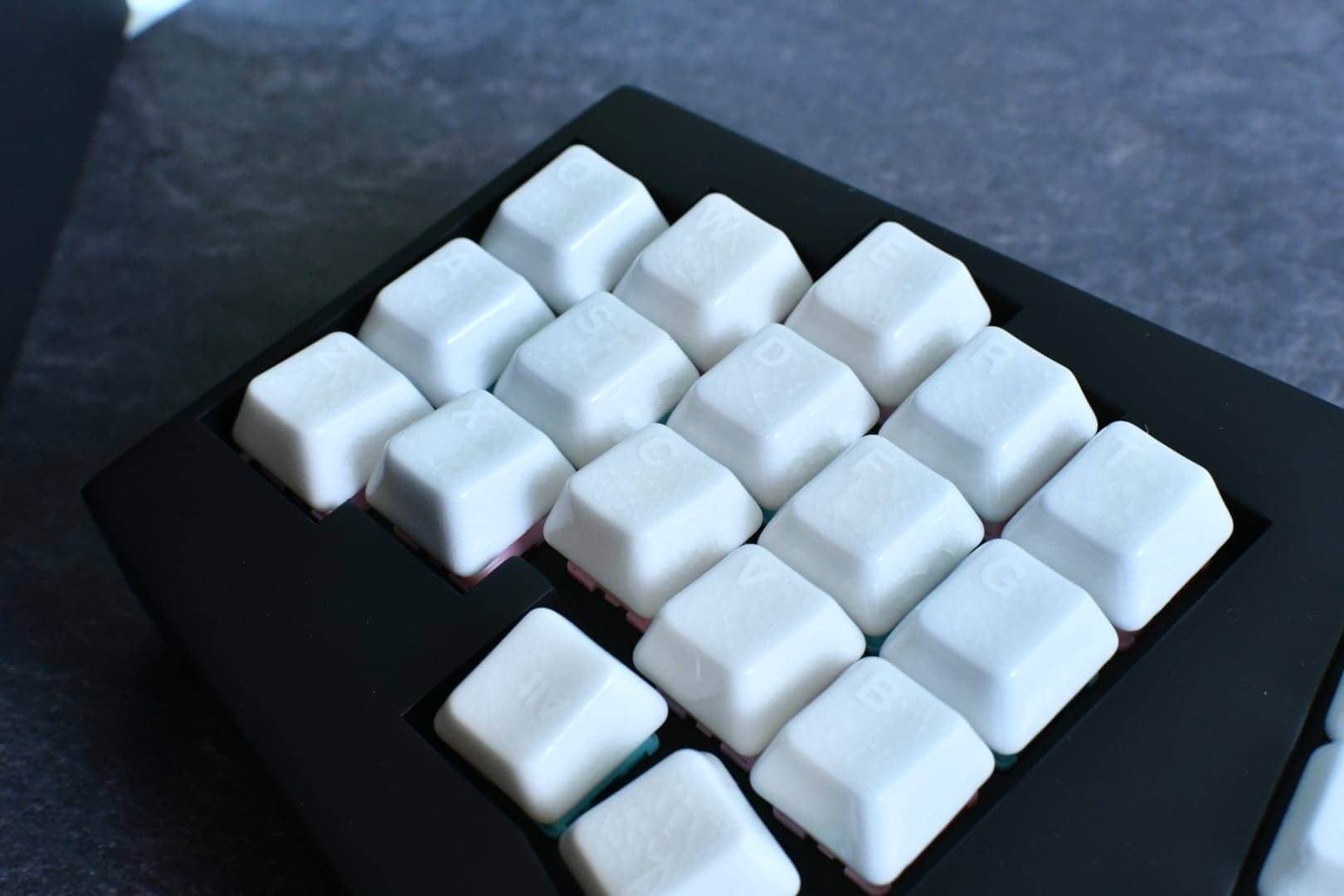 CerakeyのWhite CrazedとBlue Crazedキーキャップの刻印ありバージョンが再入荷|1週間限定で20%オフ 9 DSC 0892