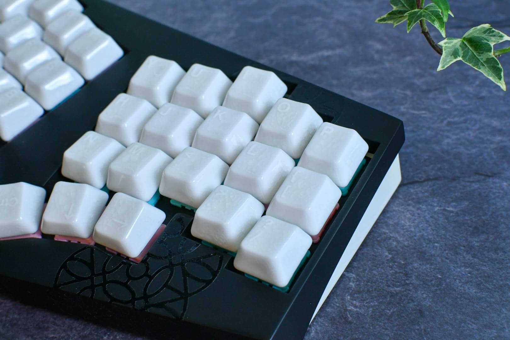 CerakeyのWhite CrazedとBlue Crazedキーキャップの刻印ありバージョンが再入荷|1週間限定で20%オフ 7 DSC 0894