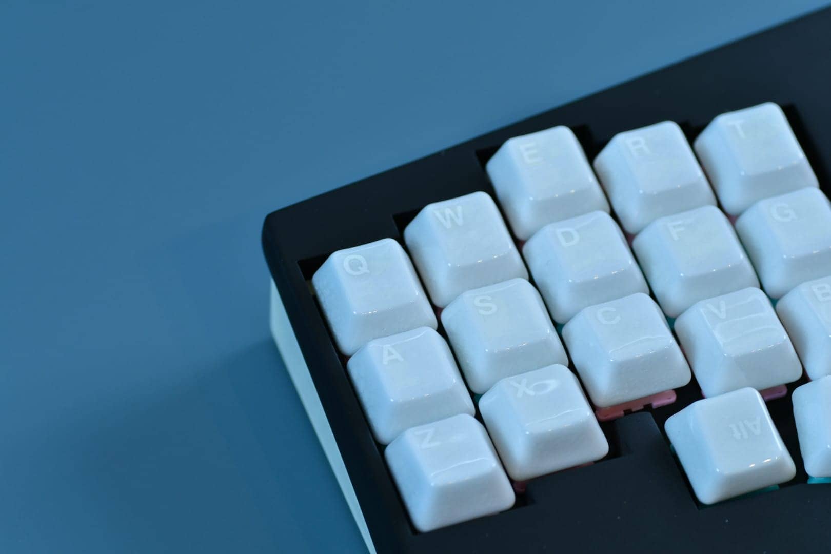 CerakeyのWhite CrazedとBlue Crazedキーキャップの刻印ありバージョンが再入荷|1週間限定で20%オフ 6 DSC 0957