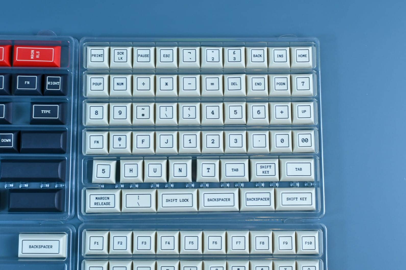 KAM Outlineレビュー|レトロとモダンが融合したシックなキーキャップセット 12 DSC 0985