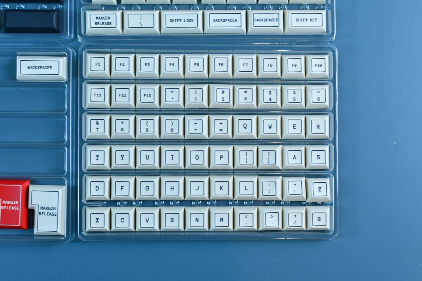 KAM Outlineレビュー|レトロとモダンが融合したシックなキーキャップセット 16 DSC 0986