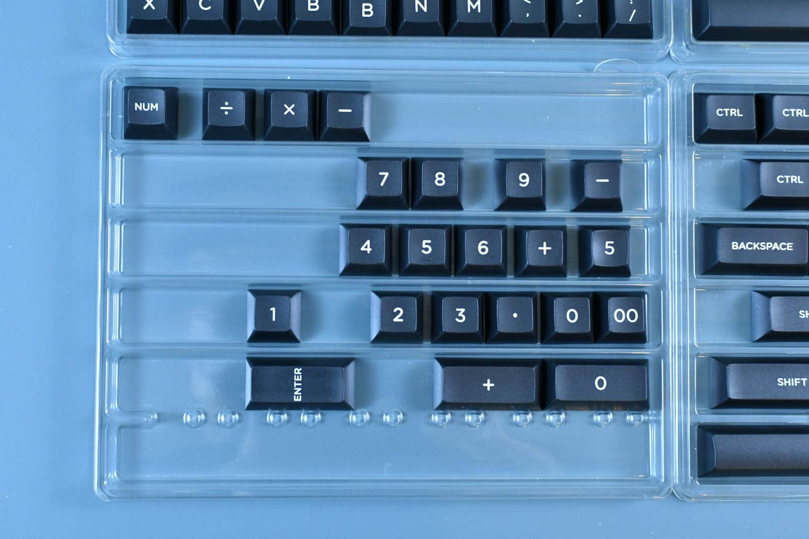 KAT White on Black(Candy/Extensions)をレビュー|シンプルだけどアクセントがかっこいいキーキャップ 38 DSC 1000