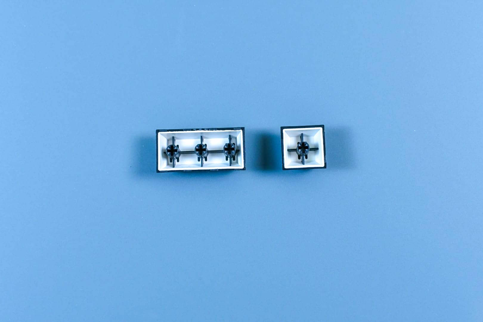 KAT White on Black(Candy/Extensions)をレビュー|シンプルだけどアクセントがかっこいいキーキャップ 36 DSC 1005