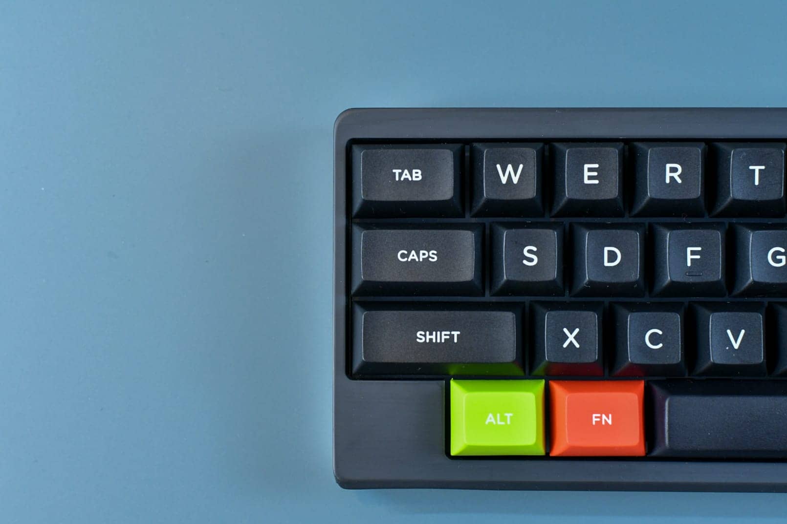 KAT White on Black(Candy/Extensions)をレビュー|シンプルだけどアクセントがかっこいいキーキャップ 46 DSC 1050