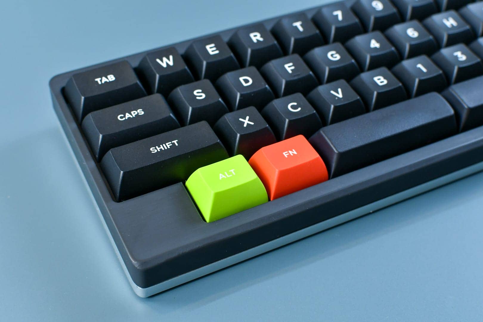 KAT White on Black(Candy/Extensions)をレビュー|シンプルだけどアクセントがかっこいいキーキャップ 45 DSC 1053