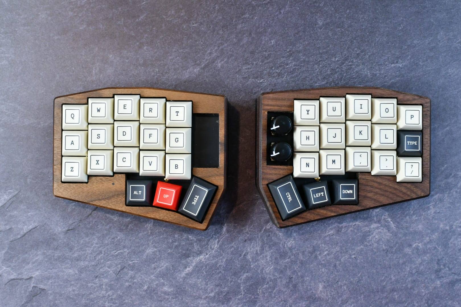 KAM Outlineレビュー|レトロとモダンが融合したシックなキーキャップセット 19 DSC 1057