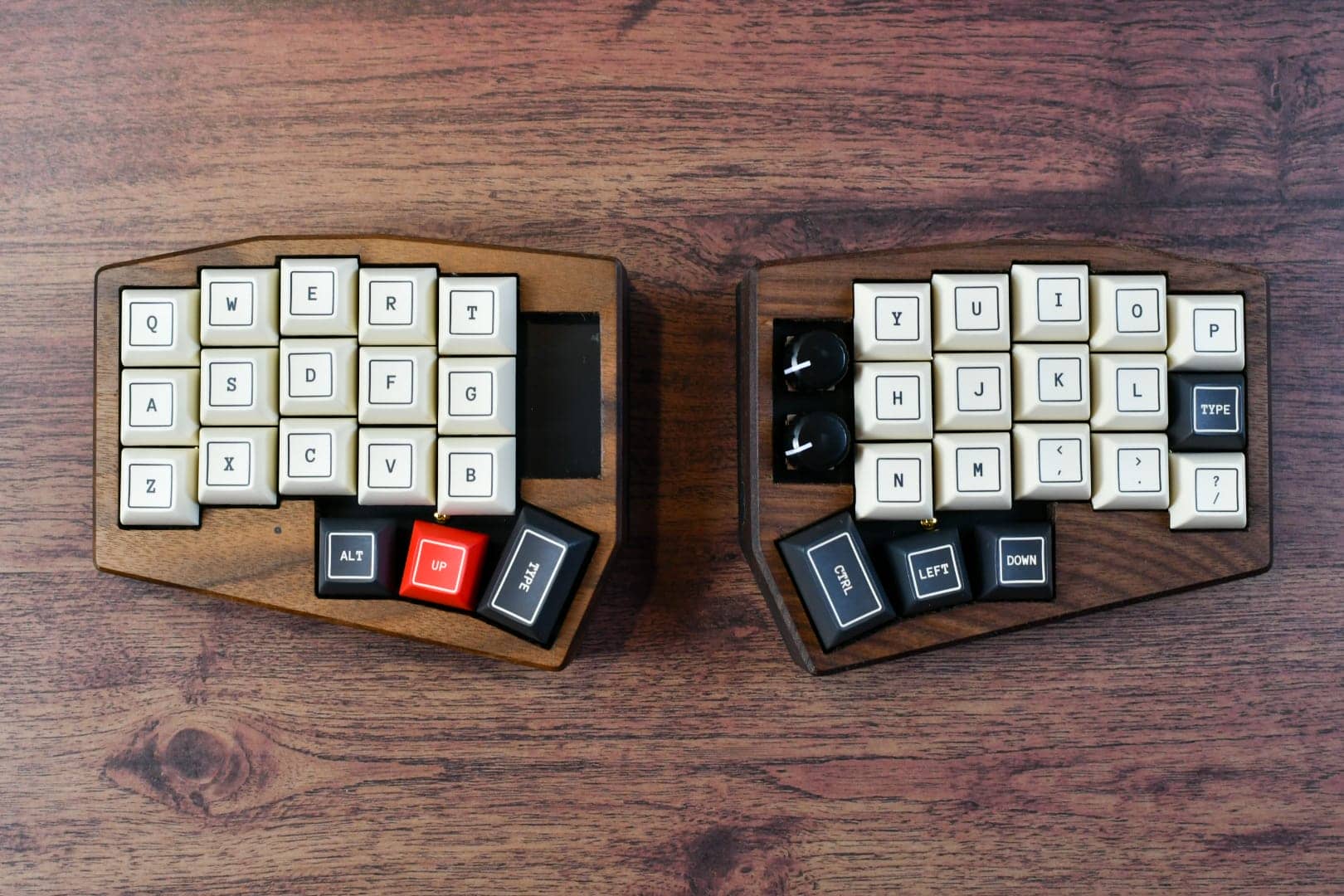 KAM Outlineレビュー|レトロとモダンが融合したシックなキーキャップセット 30 DSC 1059