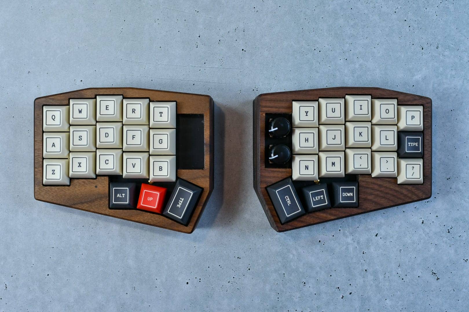 KAM Outlineレビュー|レトロとモダンが融合したシックなキーキャップセット 28 DSC 1066