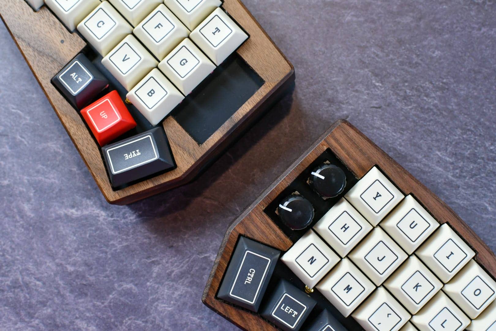 KAM Outlineレビュー|レトロとモダンが融合したシックなキーキャップセット 24 DSC 1074