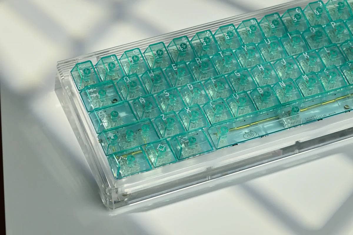 Keyreative Signal Test Keycap Review|Retro Looks 5 Asimov Cherry Profile TransparentCyan Keycaps 1