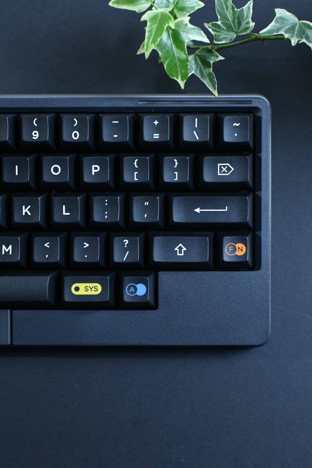 KAT White on Black(Candy/Extensions)をレビュー|シンプルだけどアクセントがかっこいいキーキャップ 16 photo 019