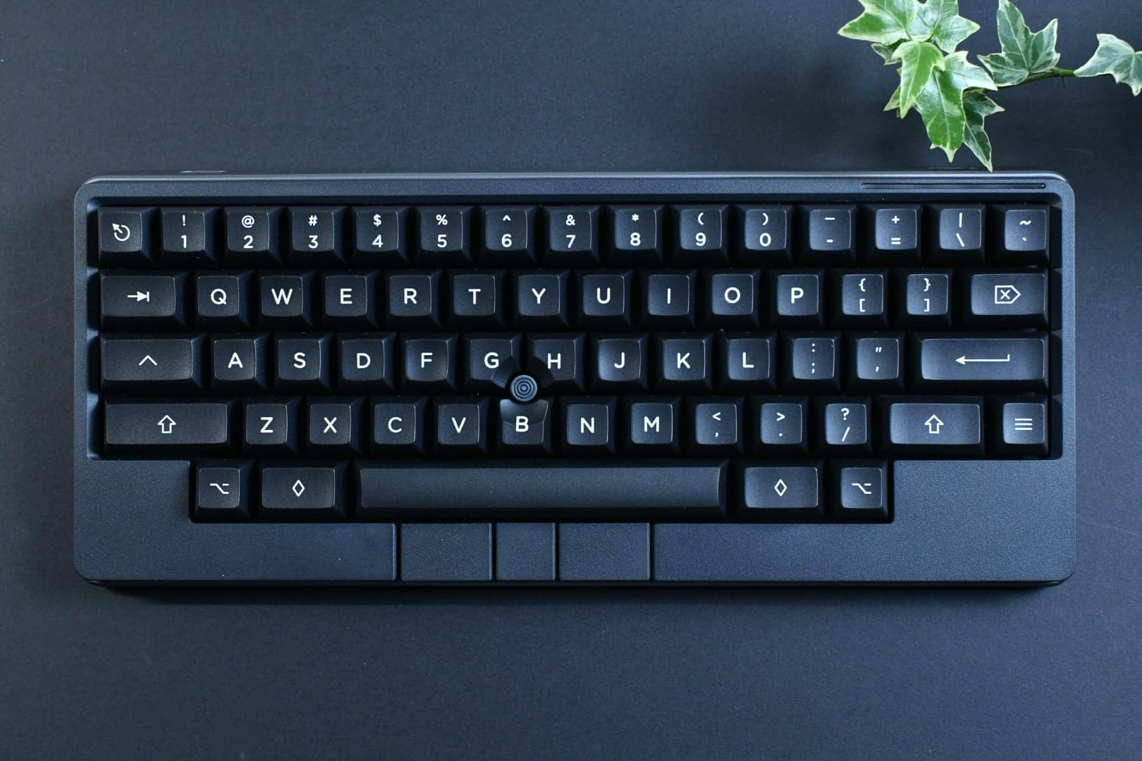 KAT White on Black(Candy/Extensions)をレビュー|シンプルだけどアクセントがかっこいいキーキャップ 14 photo 025