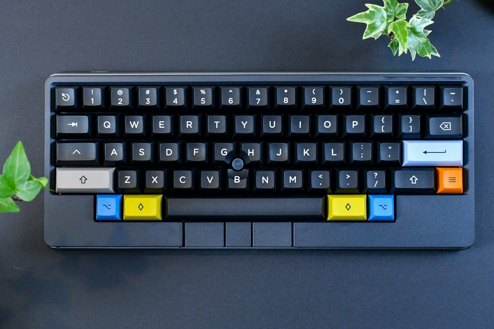 KAT White on Black(Candy/Extensions)をレビュー|シンプルだけどアクセントがかっこいいキーキャップ 17 photo 062