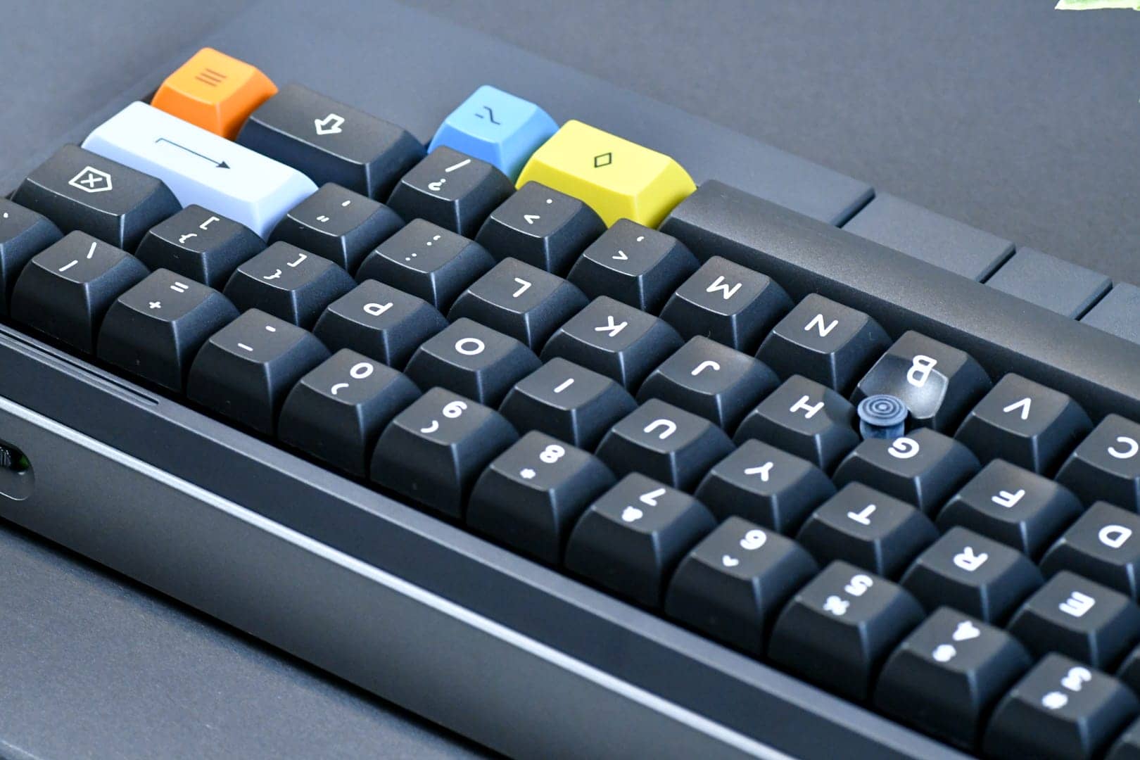 KAT White on Black(Candy/Extensions)をレビュー|シンプルだけどアクセントがかっこいいキーキャップ 22 photo 063