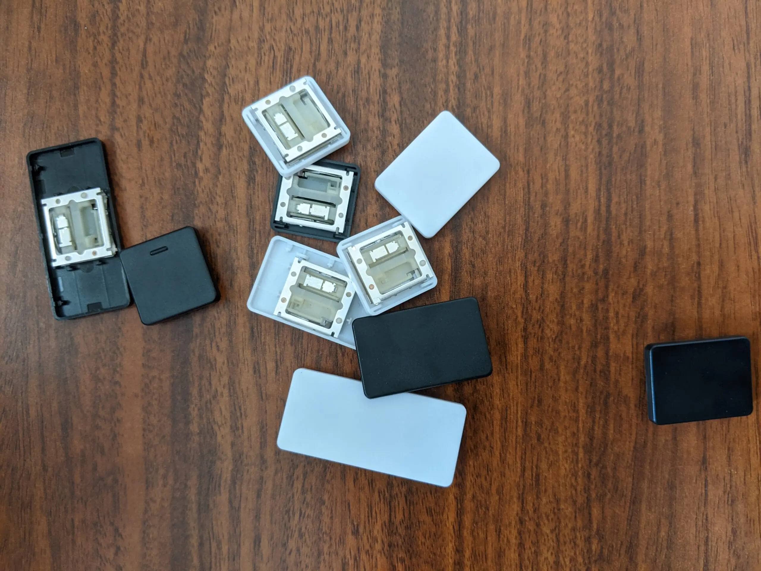 Corne Ultra Low Profileのレンダリング画像が公開される 2 PG1316S keycaps scaled 1