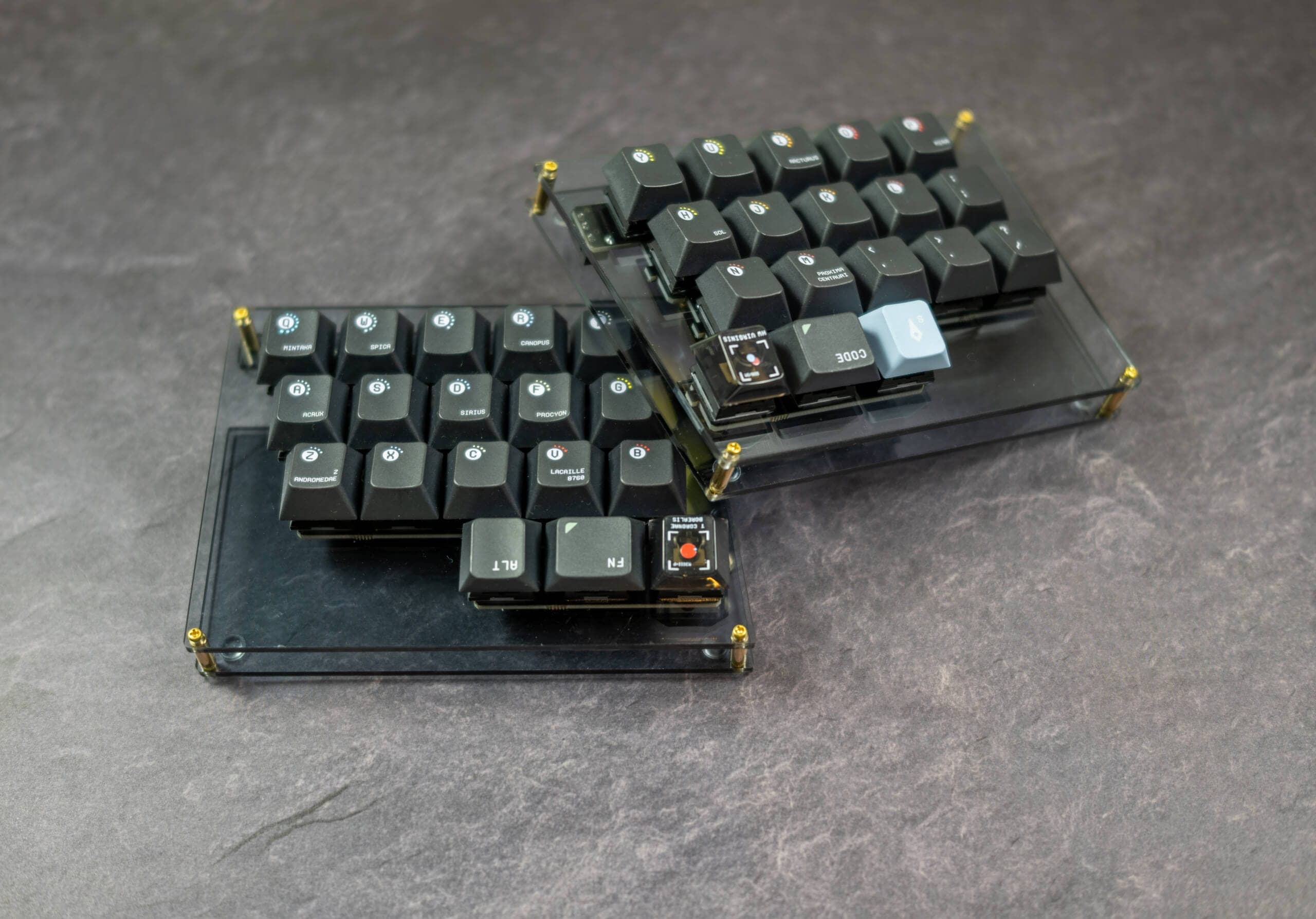 Gravity36 DIY Keyboard Kitのオプションアクリル「クリア」「スモーク」が再入荷 2 SDIM0247 scaled