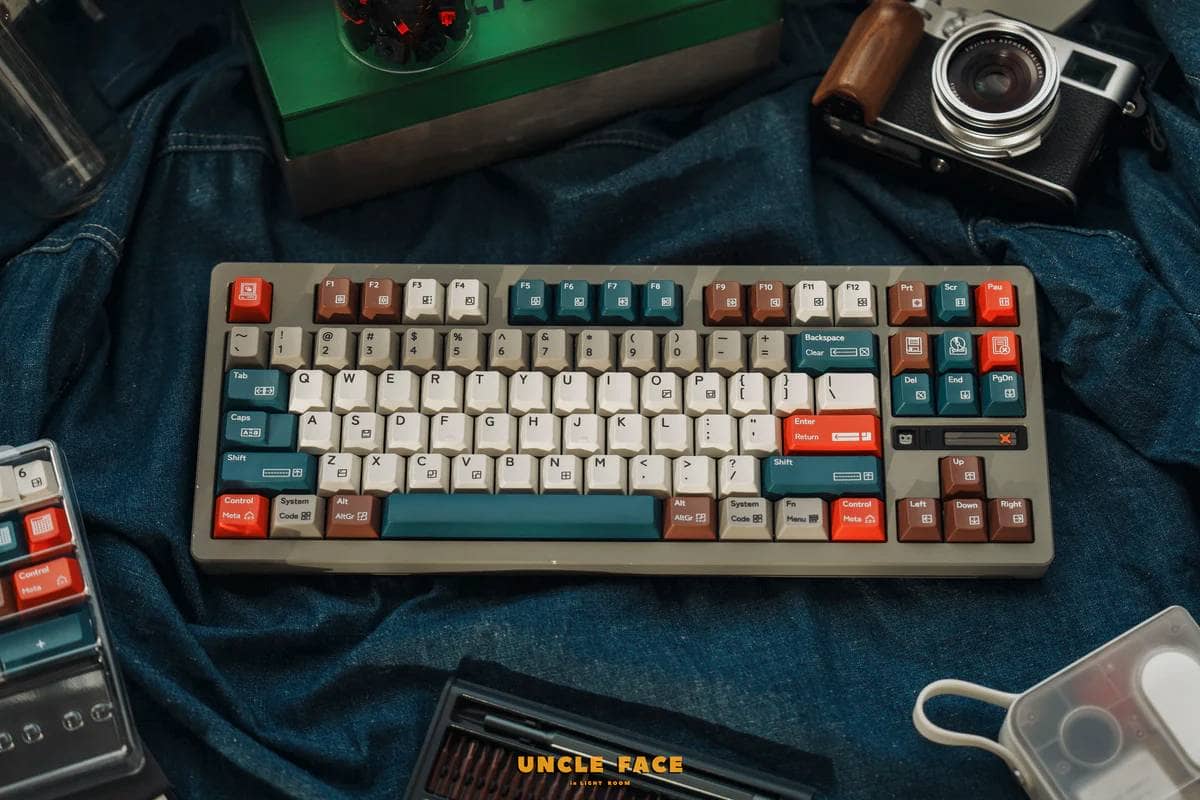 The Old Seaside Keycaps 1 2