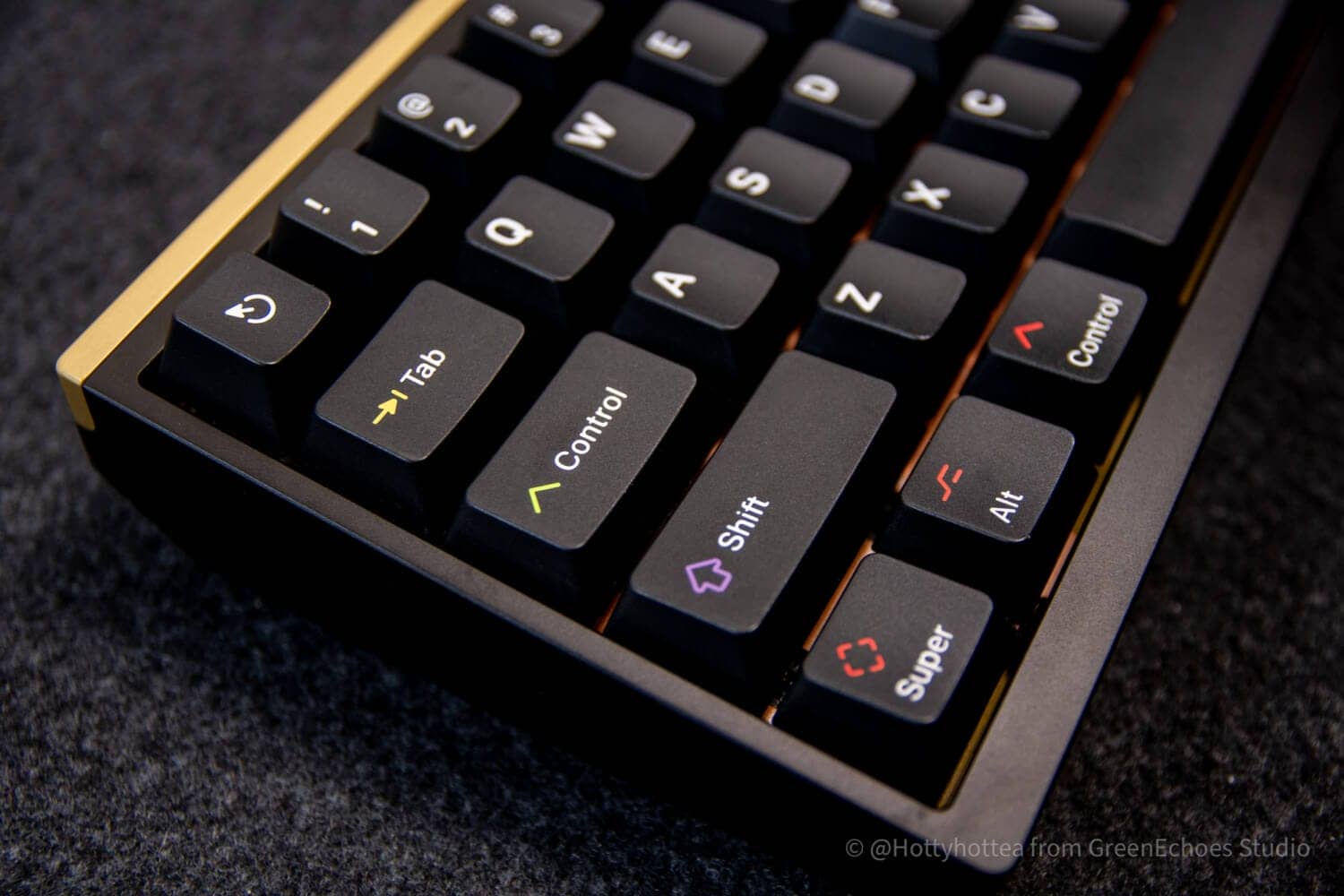 Keyreative KAP WoB(White on Black)レビュー|シンプルが故にアクセントカラーがおしゃれなキーキャップ 33 DSC0927