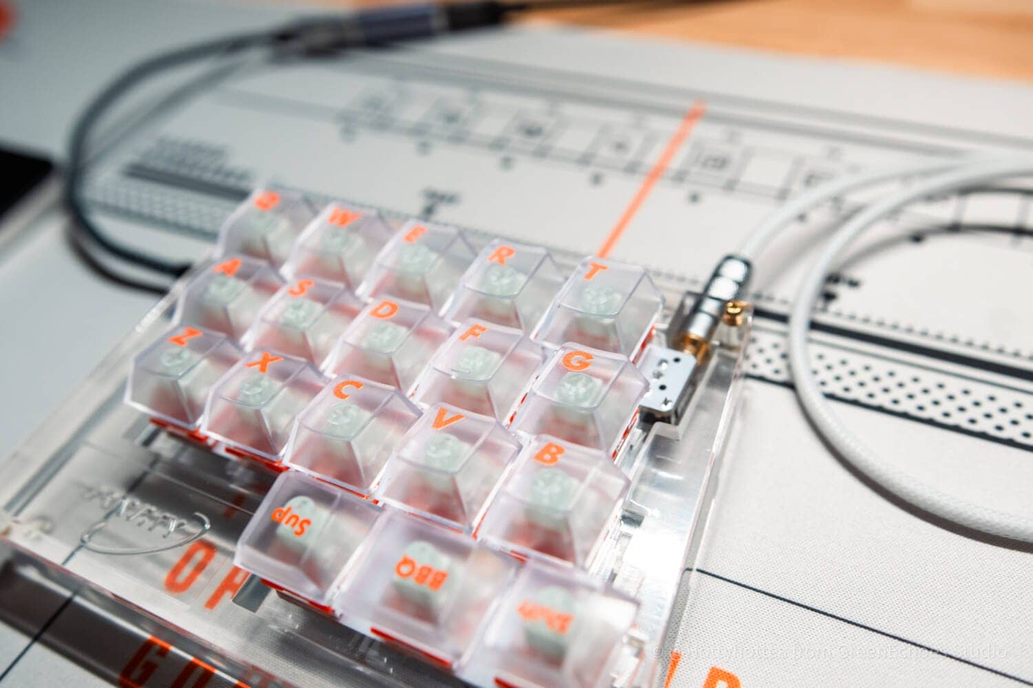 LeleLab X Sensy Supsup JUICY Keycap Review|Cool Orange and Skeleton Keycap Set 32 DSC1259 1