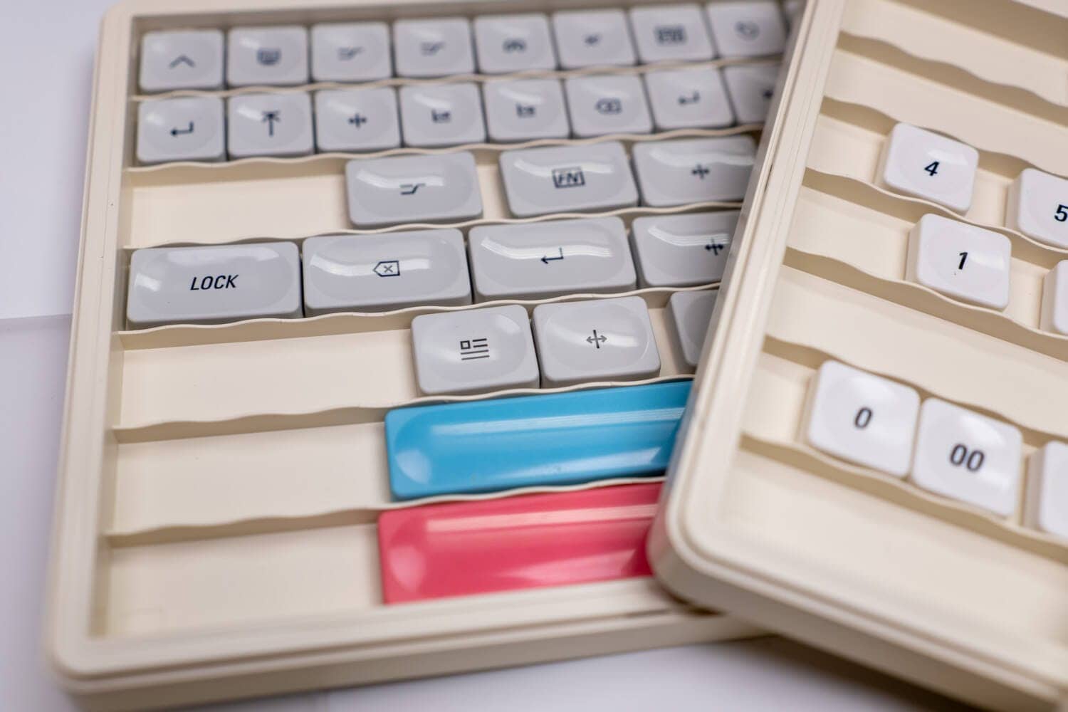 Chosfox x LCK Retro Mahjong Keycap Set Review|Cute low-profile keycap with pop colors 10 P1080324