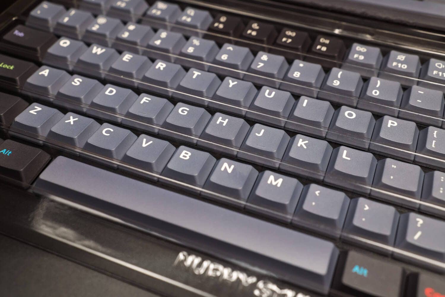 NuPhy® x Oblotzky Oblivion Berry Profile Dye-sub PBT Keycaps Review|Cherry-like Low Profile Keycaps 32 P1080556