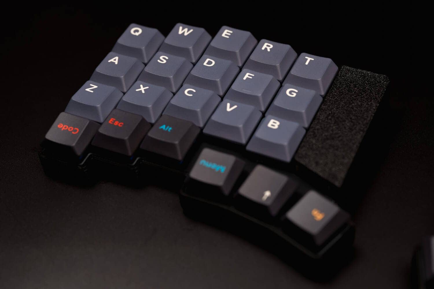 NuPhy® x Oblotzky Oblivion Berry Profile Dye-sub PBT Keycapsレビュー|Cherryライクなロープロファイルキーキャップ 28 P1080576