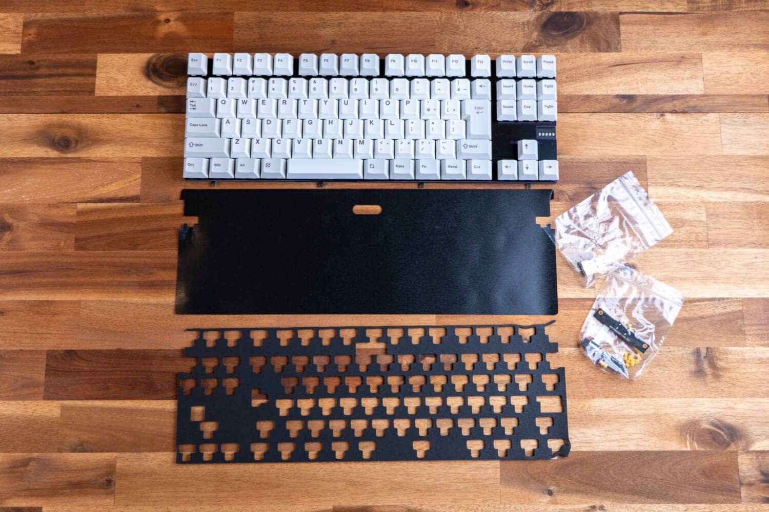 Crush80JIS replacement kit is now available! Easily reassembled for use as a Japanese layout 4 P1091286