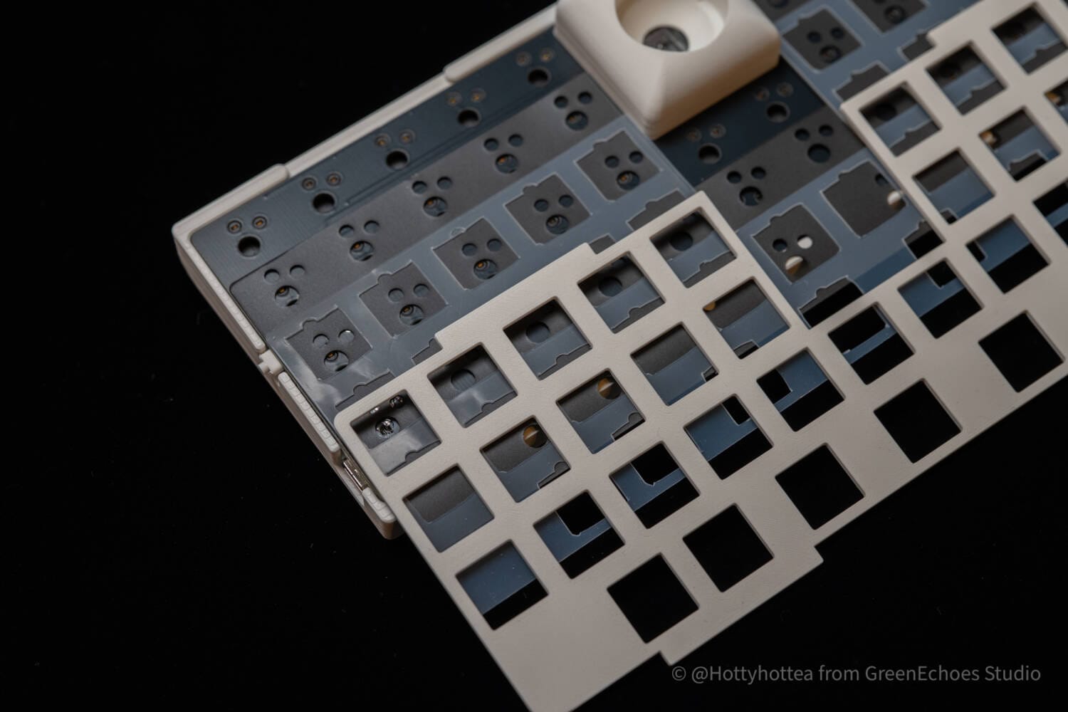 meteorite40レビュー｜30％QAZレイアウトでトラックボールを搭載した