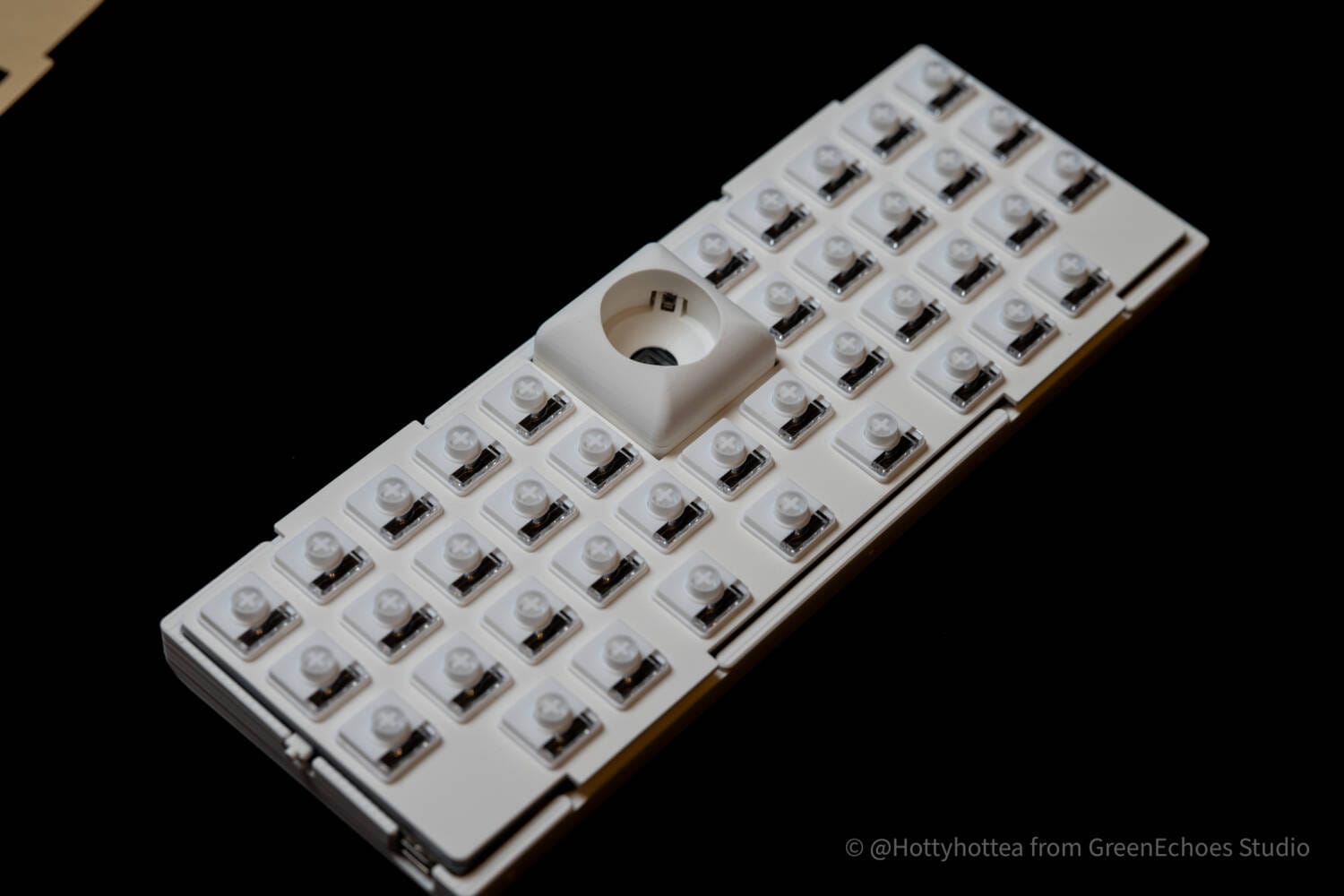 meteorite40レビュー｜30％QAZレイアウトでトラックボールを搭載した