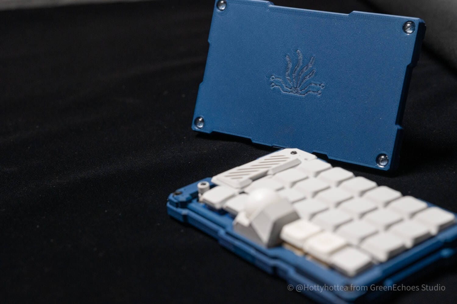 MeKaBu 自作キーボード 分割キーボード MeKaBu Keyboardレビュー｜モジュール交換カスタマイズが新しい左右