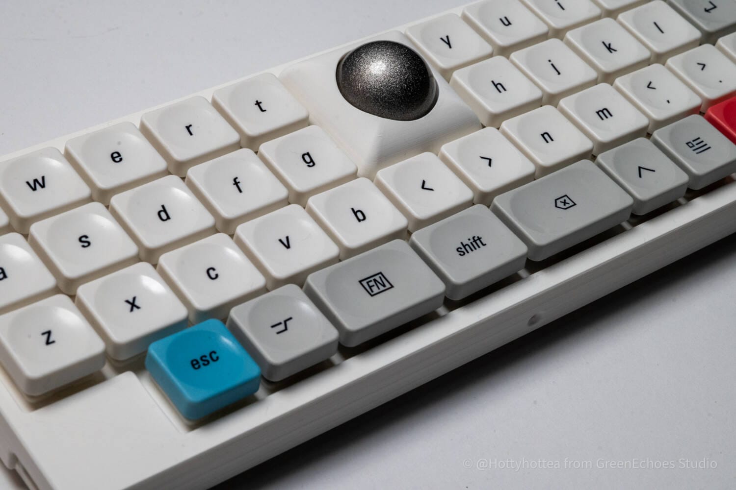 meteorite40レビュー｜30％QAZレイアウトでトラックボールを搭載した